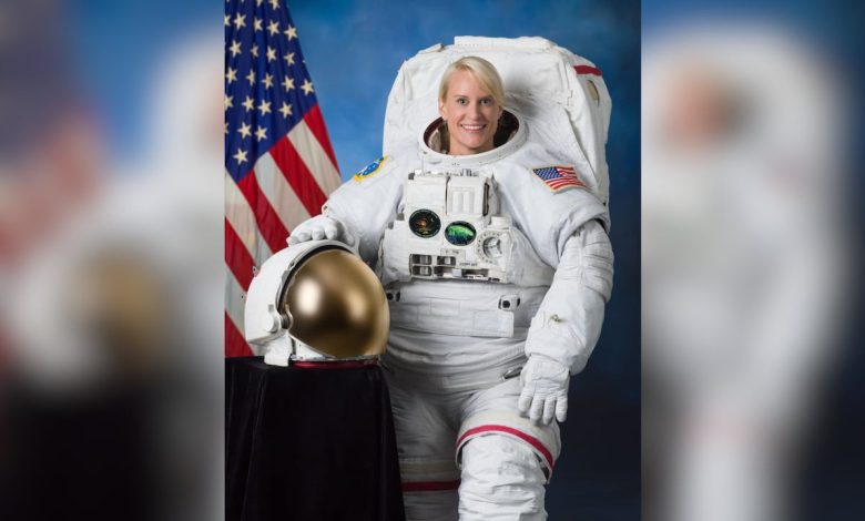 Army major becomes first reservist to receive rare Astronaut Device