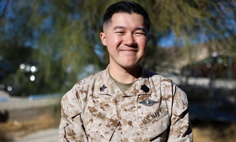 Corpsman receives medal for saving Marine from heat stroke