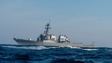 Navy destroyer transfers 245 kilograms of seized contraband at sea