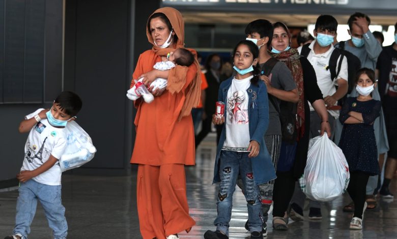 Trump issues travel ban, bars Afghans from entry into US Trump issues travel ban, bars Afghans from entry into US