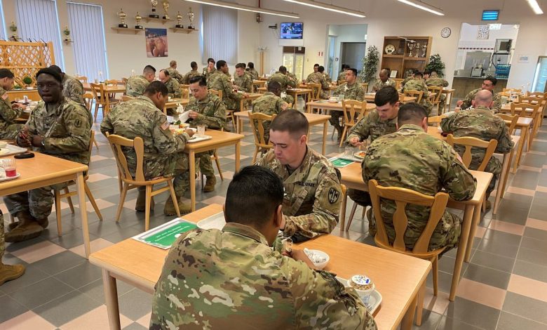 Pilot program at Fort Hood gives soldiers more dining options Pilot program at Fort Hood gives soldiers more dining options