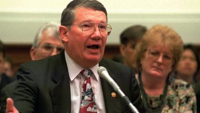 Duke Cunningham, Navy flying ace who later accepted bribes, dies at 83