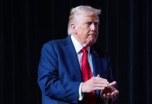 Trump directs Pentagon to pay troops despite shutdown
