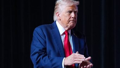 Trump directs Pentagon to pay troops despite shutdown