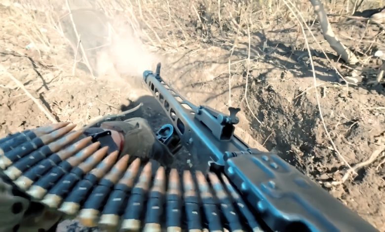 🔴 Ukraine War – Ukrainian MG3 Machine Gunners In Heavy Trench Combat • Insane Russian GoPro Footage