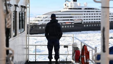 Coast Guard rescues cruise ship stuck in Antarctic ice Coast Guard rescues cruise ship stuck in Antarctic ice
