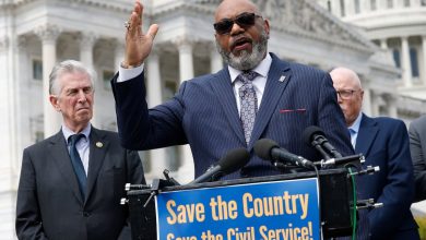 Judge orders VA to reinstate contract with employee union