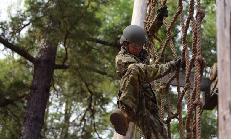 Army raises maximum enlistment age to 42 Army raises maximum enlistment age to 42