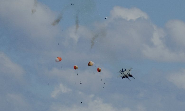 Crew members safely ejected after Navy jets collide at Idaho air show Crew members safely ejected after Navy jets collide at Idaho air show