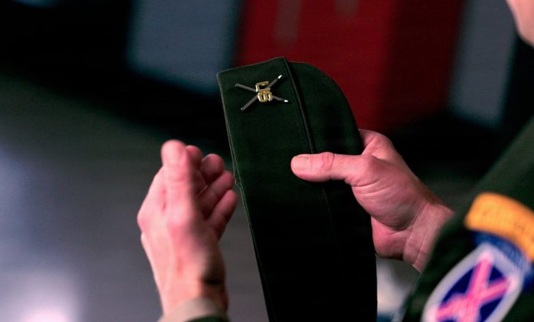 Crossed skis return to the Army’s 10th Mountain Division insignia Crossed skis return to the Army’s 10th Mountain Division insignia