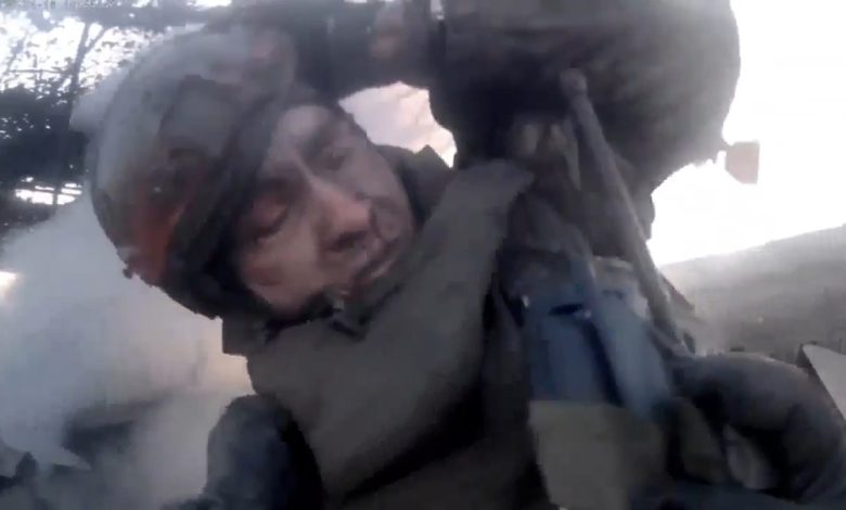 🔴 UKRAINE WAR – Russian Soldiers Record Themselves Being Hit by Ukrainian FPV Drone Ambush