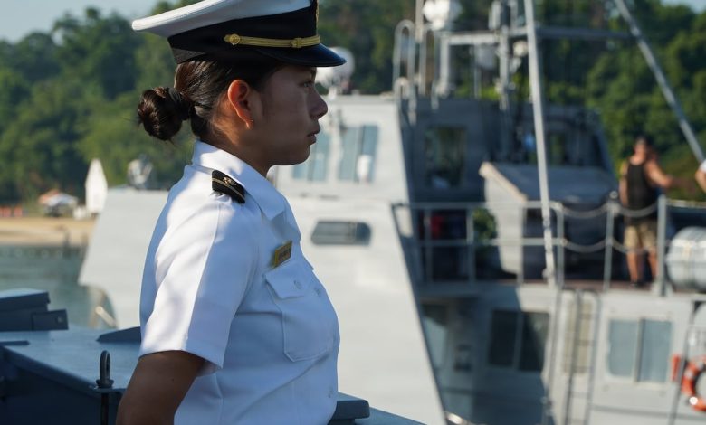 Incoming female students at US Naval Academy must cut hair below chin