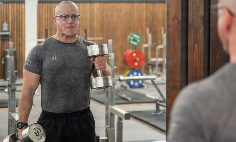 Meet the 48-year-old Space Force guardian setting Hawaii state powerlifting records