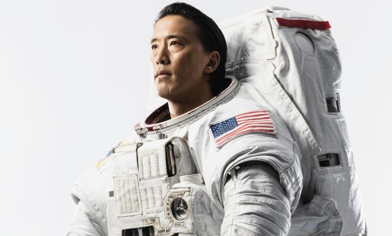 Jonny Kim’s resume already lists Navy SEAL, astronaut, doctor. He’s now returning to active duty. Jonny Kim’s resume already lists Navy SEAL, astronaut, doctor. He’s now returning to active duty.