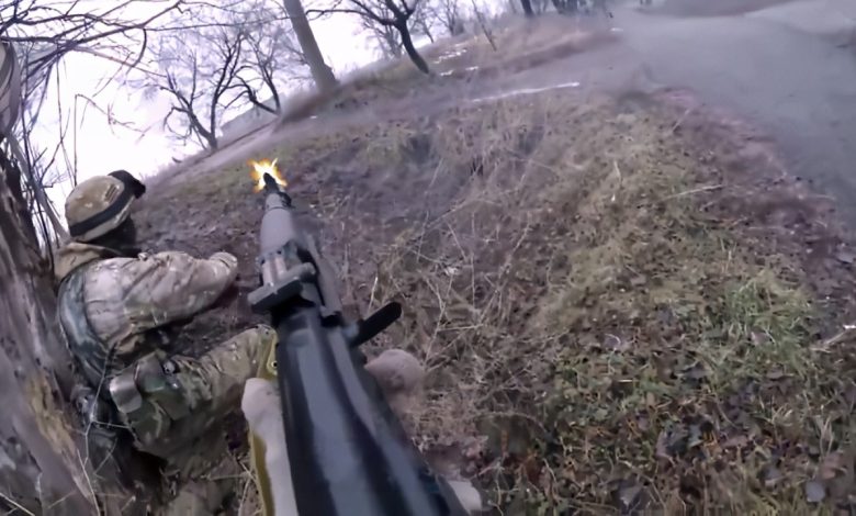 🔴 UKRAINE WAR – Russian Infantry Assault Fails So Horribly That Russian Commander Beats His Own Men