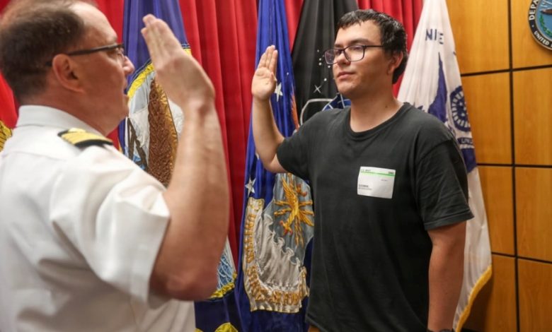 Navy captain gives oath of enlistment to son on last day of service Navy captain gives oath of enlistment to son on last day of service