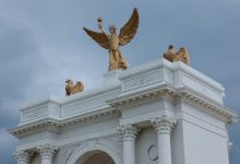 Veterans fight against arch that would obstruct view of Arlington Cemetery