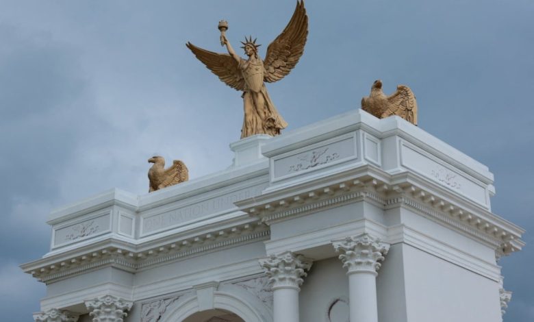 Veterans fight against arch that would obstruct view of Arlington Cemetery Veterans fight against arch that would obstruct view of Arlington Cemetery